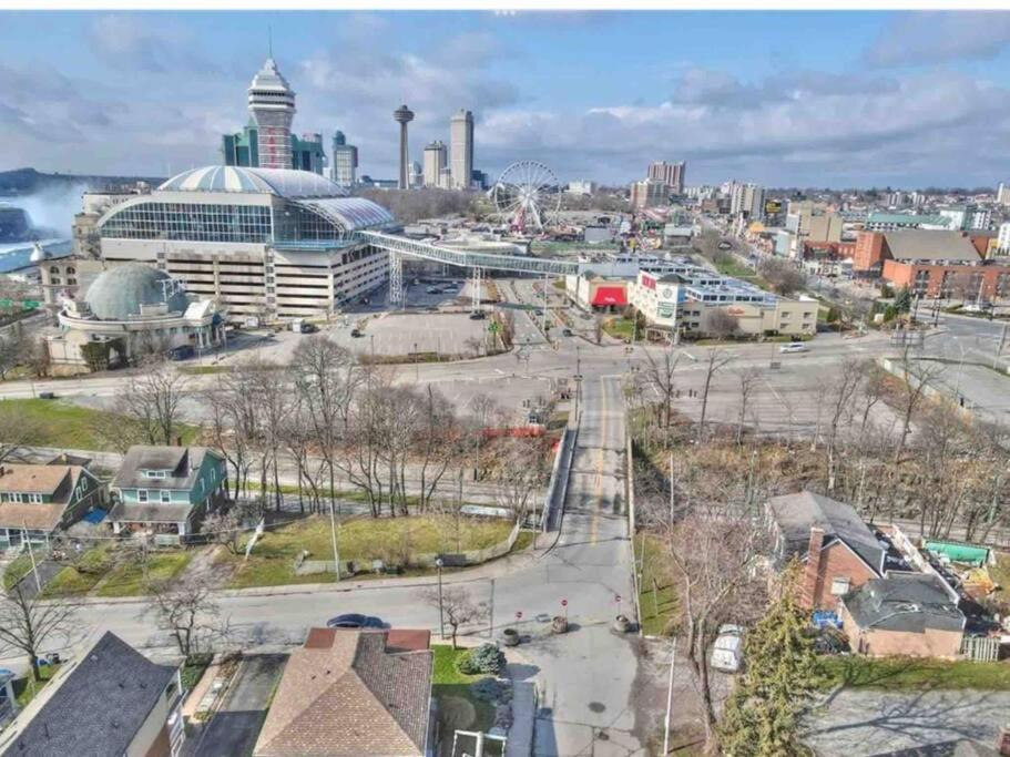 Adorable 2-Bedroom Unit With Jacuzzi Beside Falls Niagara Falls Exteriör bild