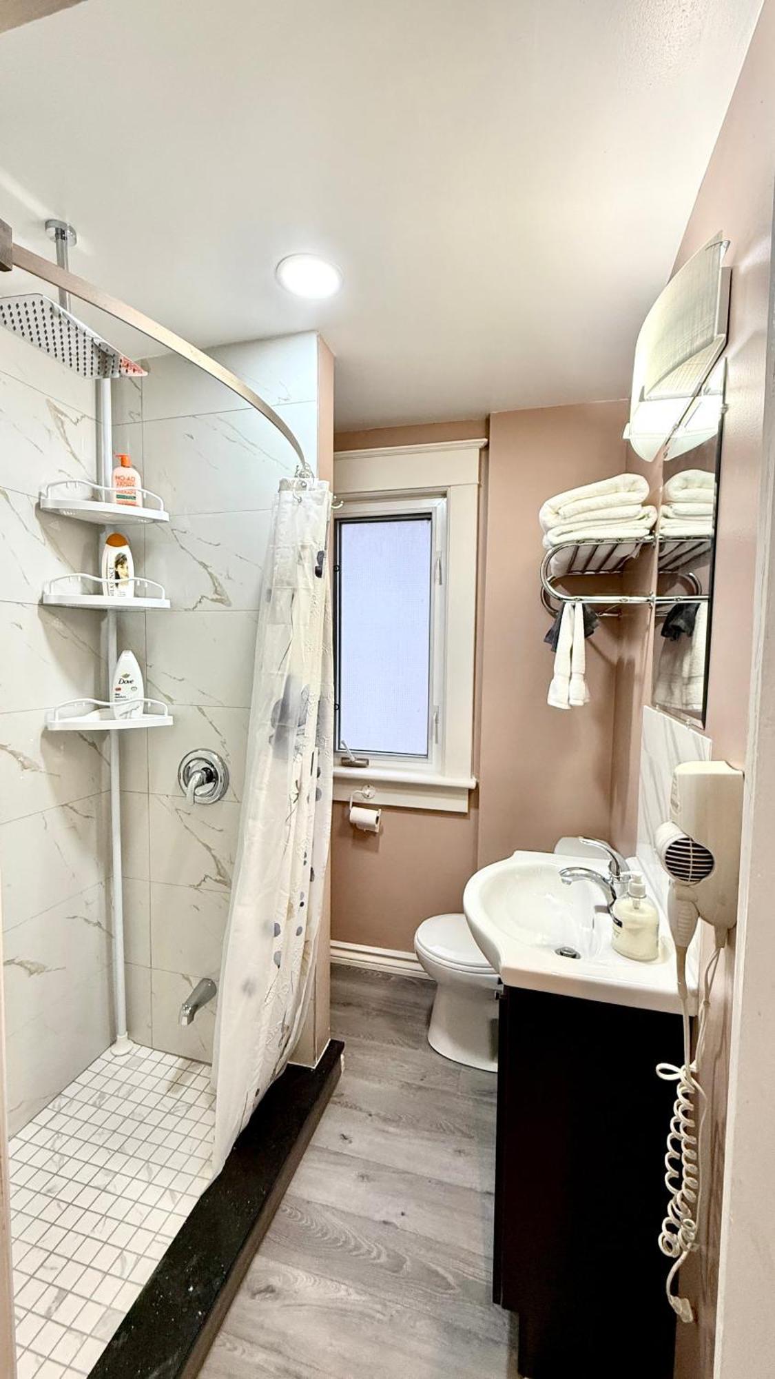 Adorable 2-Bedroom Unit With Jacuzzi Beside Falls Niagara Falls Exteriör bild